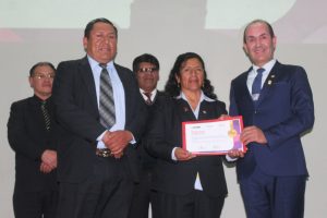 Presidente participa en reconocimiento y visita a escuelas ganadoras de UGEL Puno y Lampa